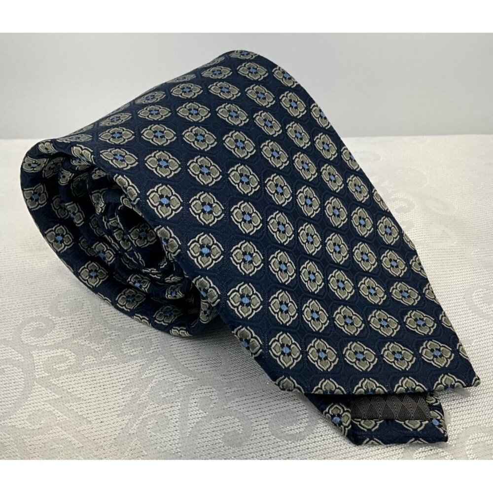 Bocara‎ Navy Blue Floral Pattern Silk Tie